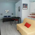White Goose Apartment In Madrid